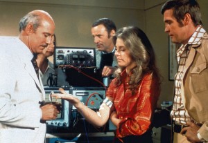 2. Lee Majors, Lindsay Wagner, Richard Anderson and Alan Oppenheimer in The Six Million Dollar Man - ABC